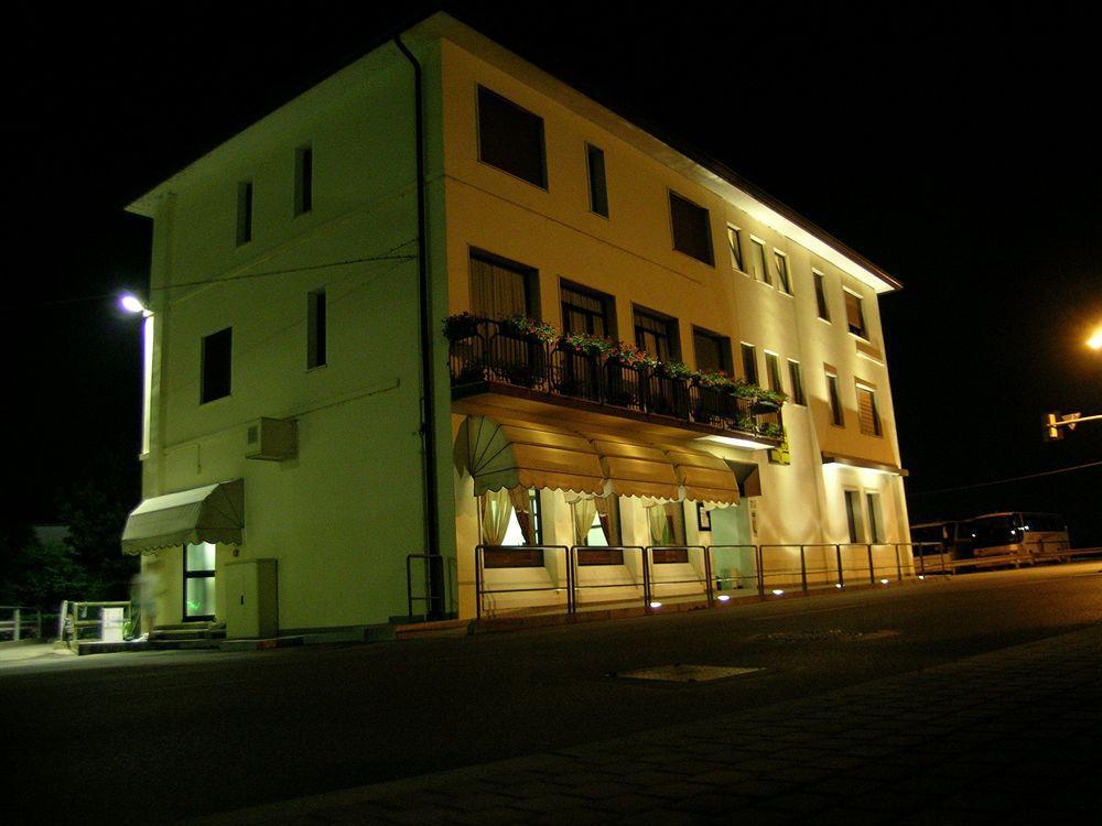 Hotel Da Vito Campagna Lupia Exteriör bild