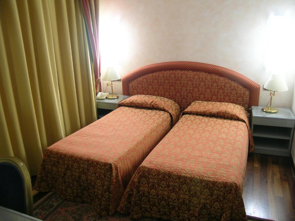 Hotel Da Vito Campagna Lupia Exteriör bild
