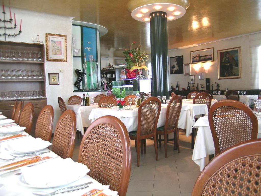 Hotel Da Vito Campagna Lupia Exteriör bild
