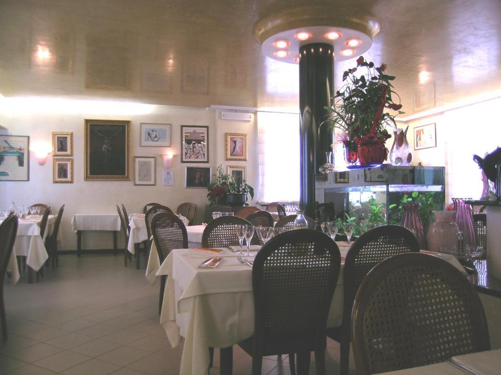 Hotel Da Vito Campagna Lupia Exteriör bild