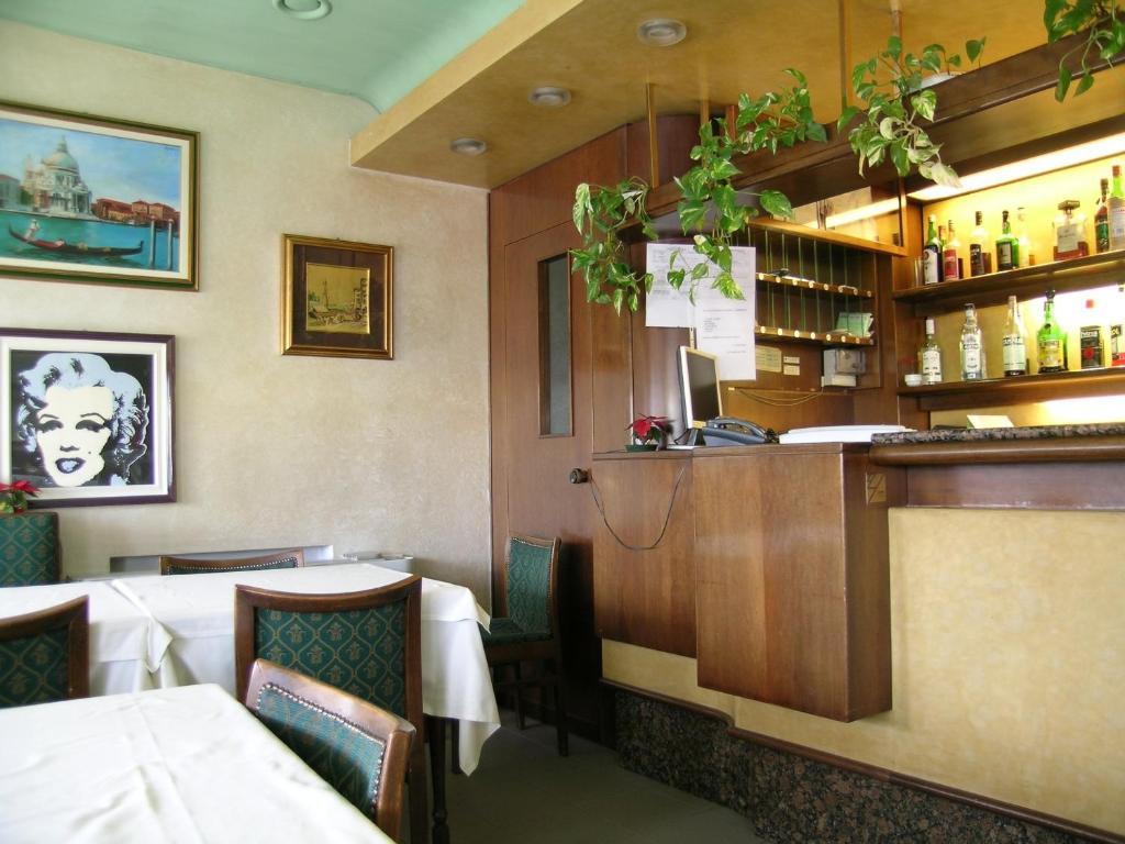 Hotel Da Vito Campagna Lupia Exteriör bild