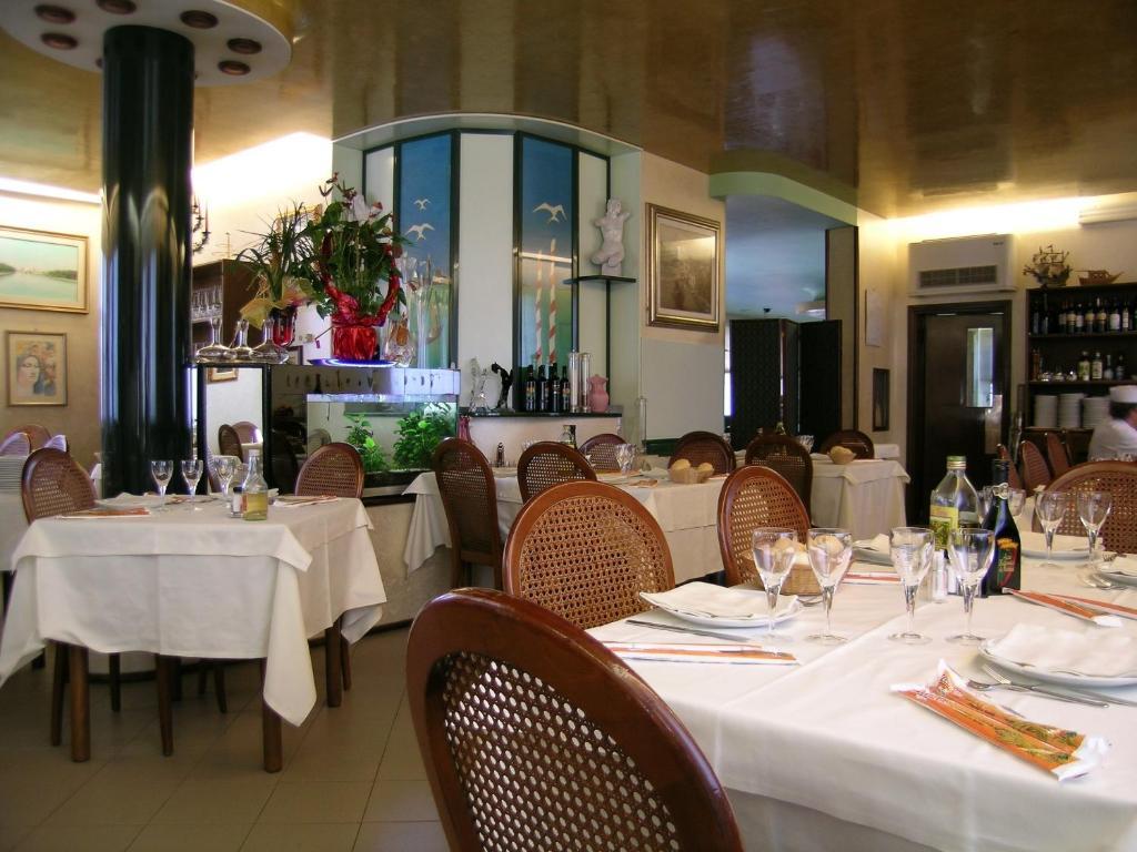 Hotel Da Vito Campagna Lupia Exteriör bild