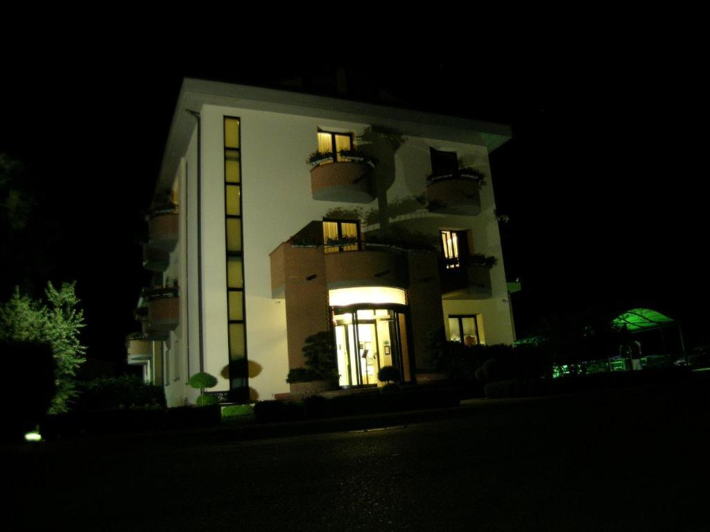 Hotel Da Vito Campagna Lupia Exteriör bild