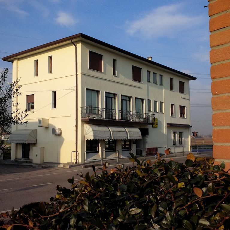 Hotel Da Vito Campagna Lupia Exteriör bild