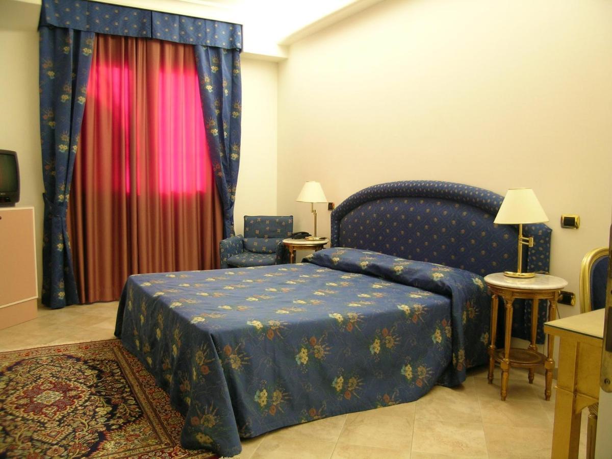 Hotel Da Vito Campagna Lupia Exteriör bild
