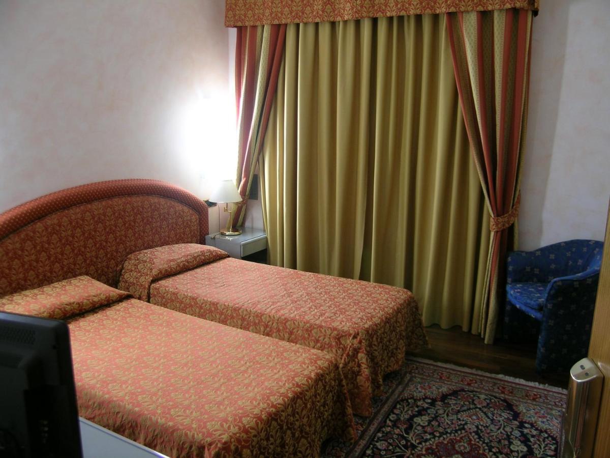 Hotel Da Vito Campagna Lupia Exteriör bild