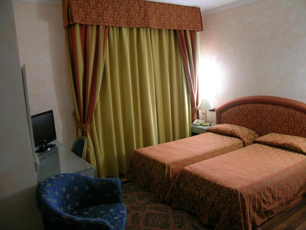 Hotel Da Vito Campagna Lupia Exteriör bild